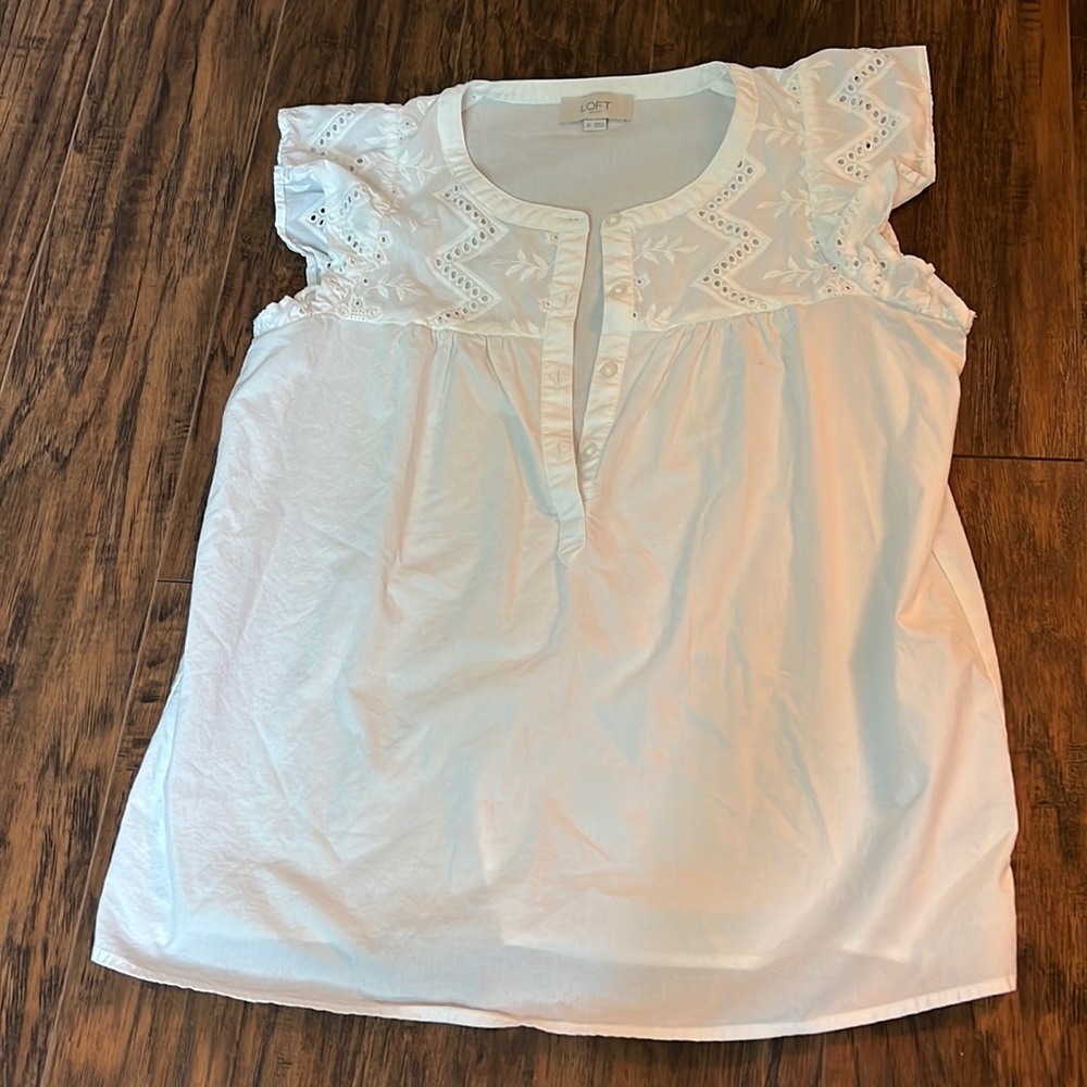 Size XS, White Loft Top, Will Bundle for Discounts, Excellent Condition